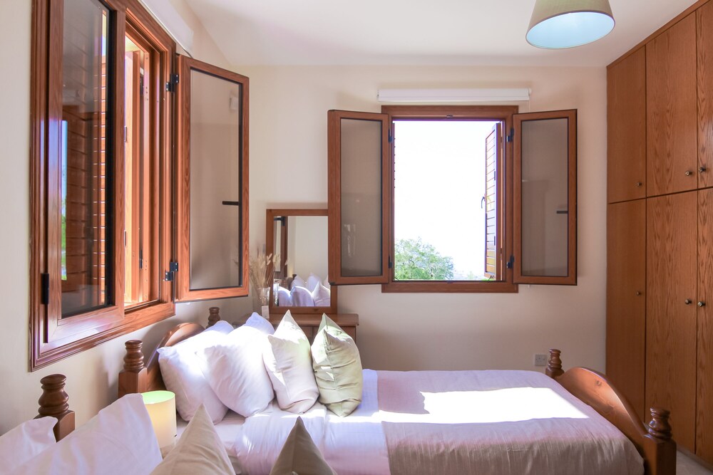 Phaedrus Living Serenity Villa Lysos