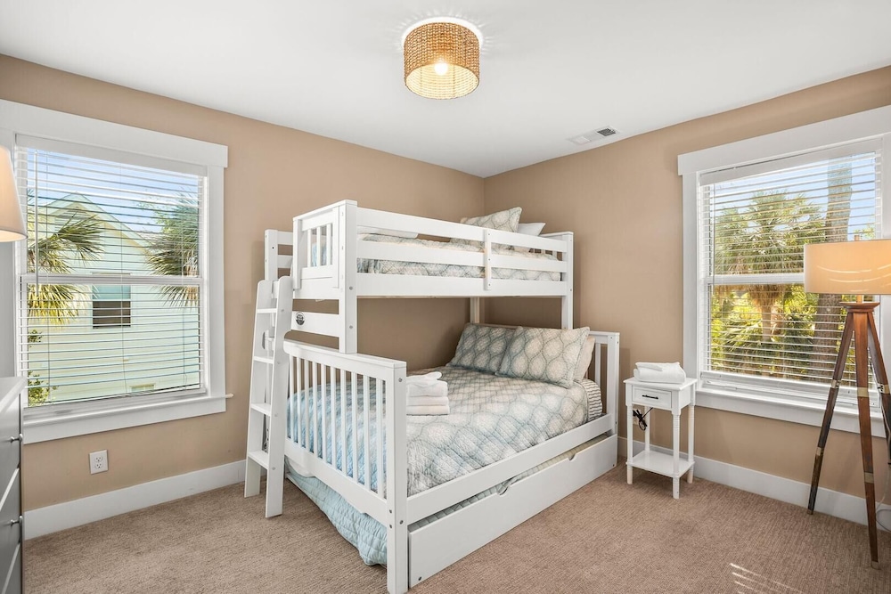 Beautiful 3 Bedroom, 2.5 Bath Home on the North Side of the Island