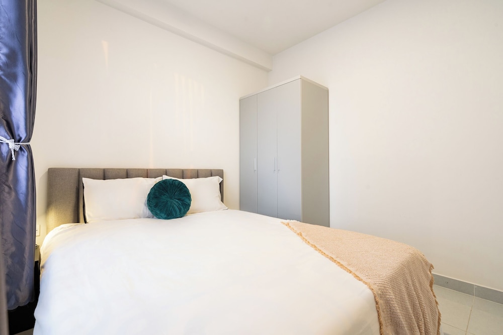 SOHO Premier Residence