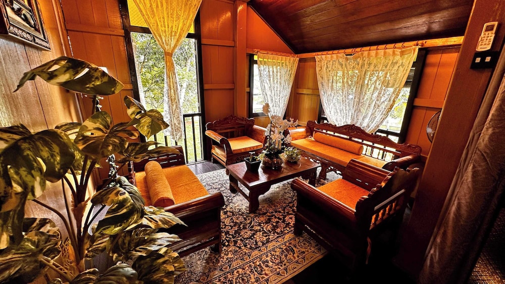Charming Nature Kampung Home for Family Getaways