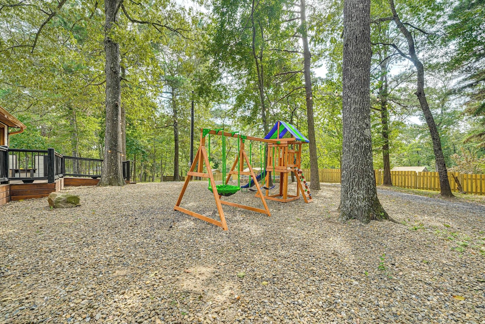 Hike, Fish & Unwind: Cabin w/ Yard in Broken Bow!