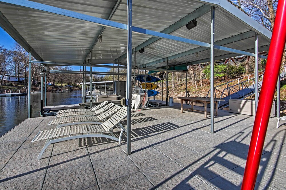 Fire Pit & Boat Slip: Waterfront Grove Getaway view 2