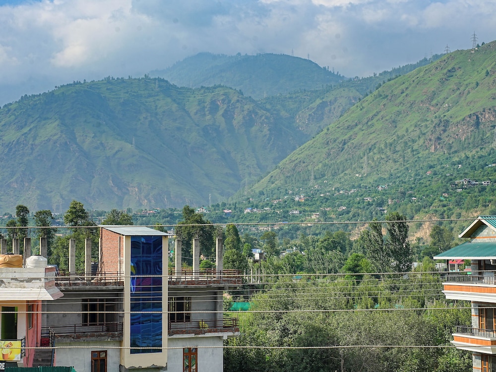 Click Hotel Bhuntar,Kullu-Bhuntar Airport