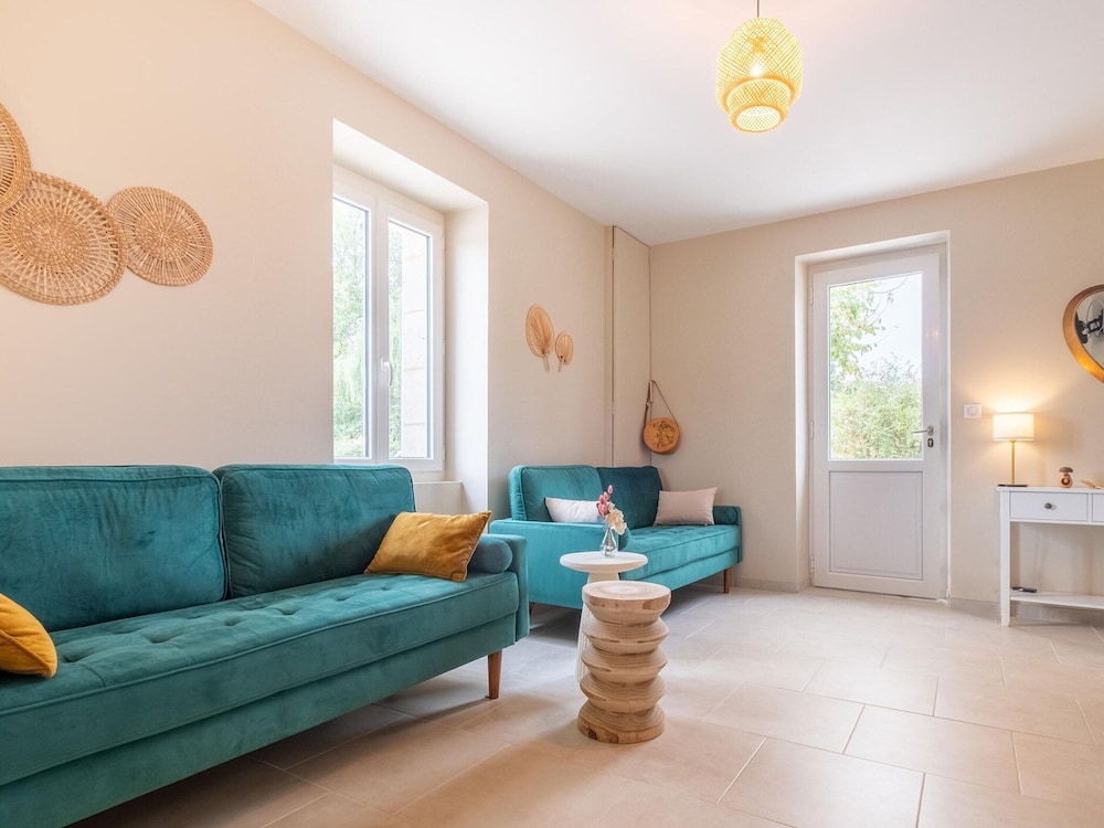 Lux BnB 1BD JVC
