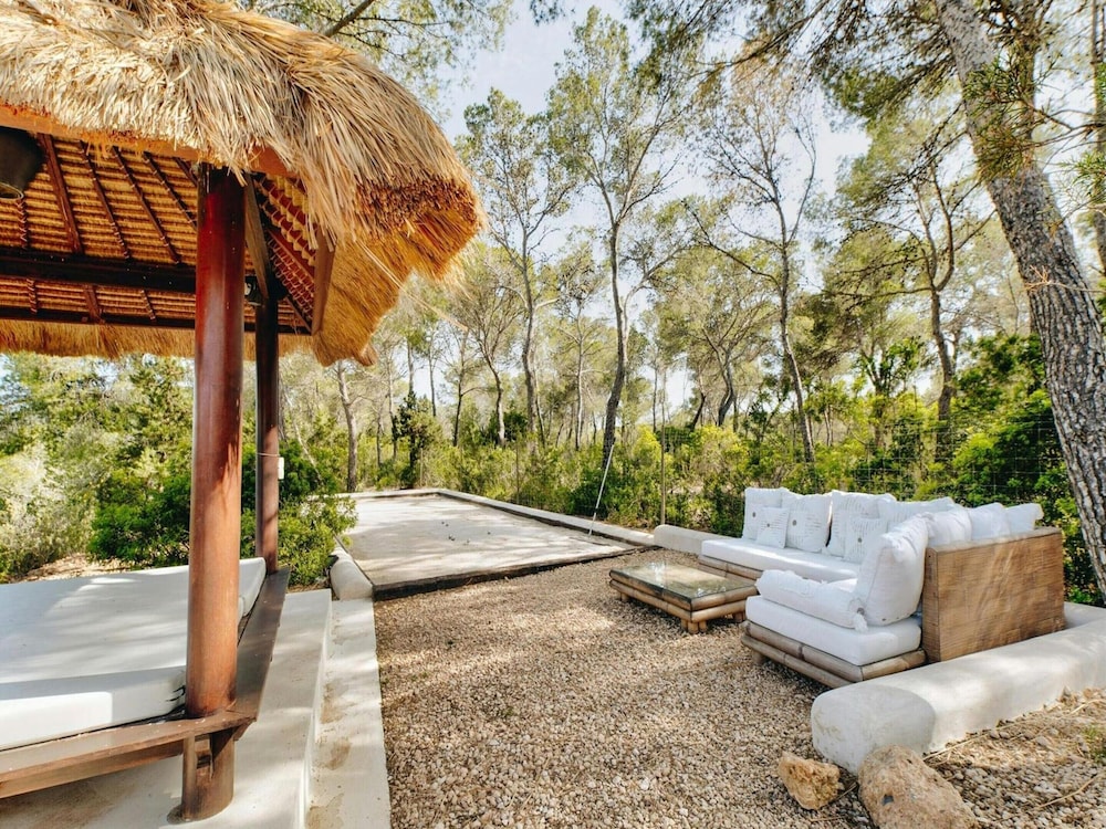 Holiday Home With Stunning Infinity Pool