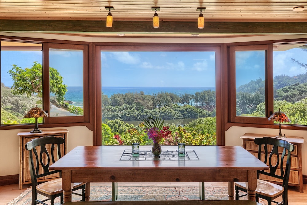 Sea Song in Kilauea With 4 Bedrooms and 6 Bathrooms