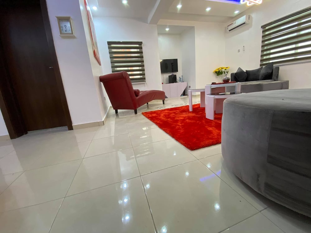 Comforts Court And Apartment