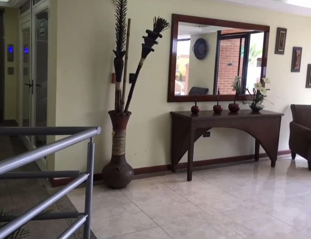 HOTEL MIRAMAR SUITES