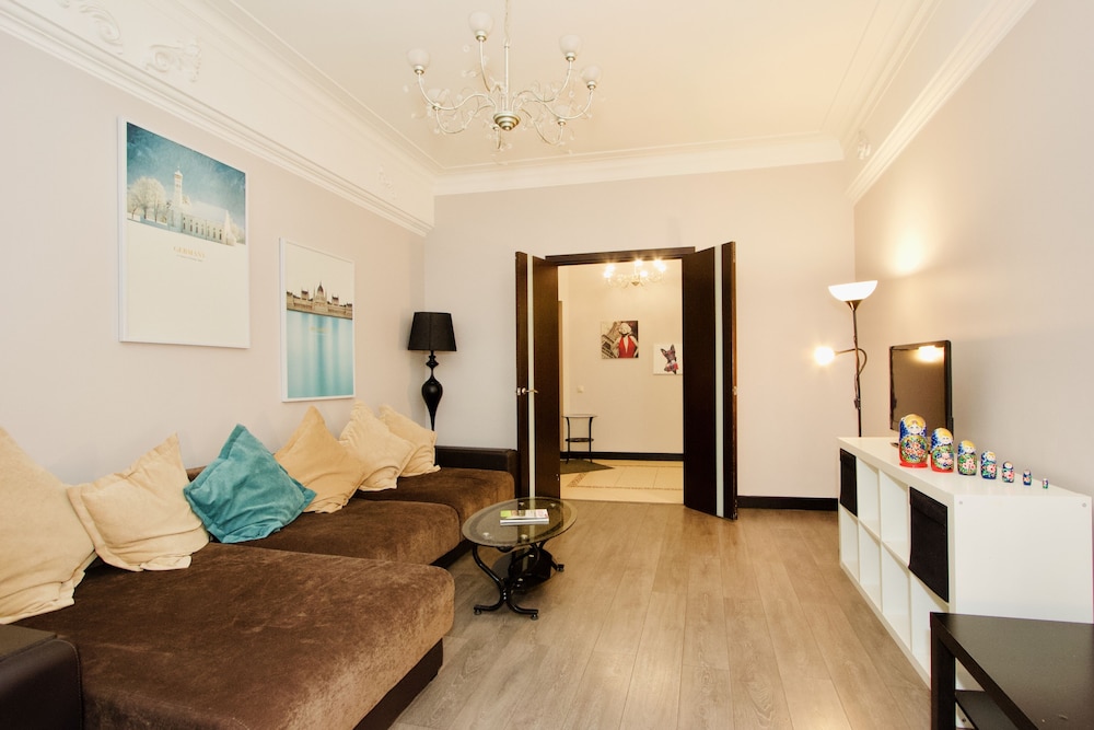LUXKV Apartment on Zemlyanoy Val 52