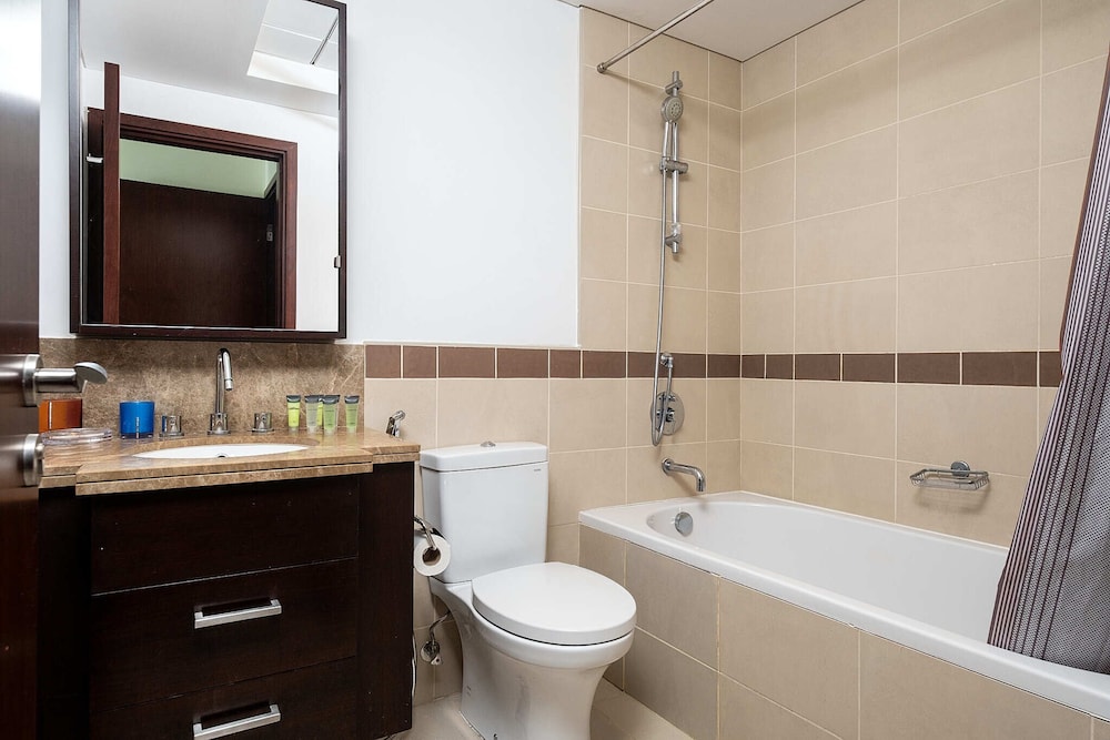 BellaVista -2 BR Apartment Fountain View