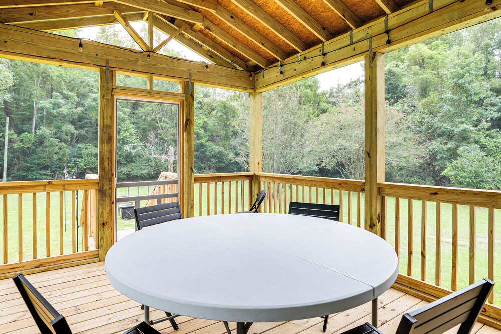 Dog Friendly, Screened Porch: St Stephen Retreat!