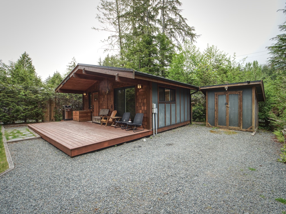 Handsome Dan's Port Renfrew