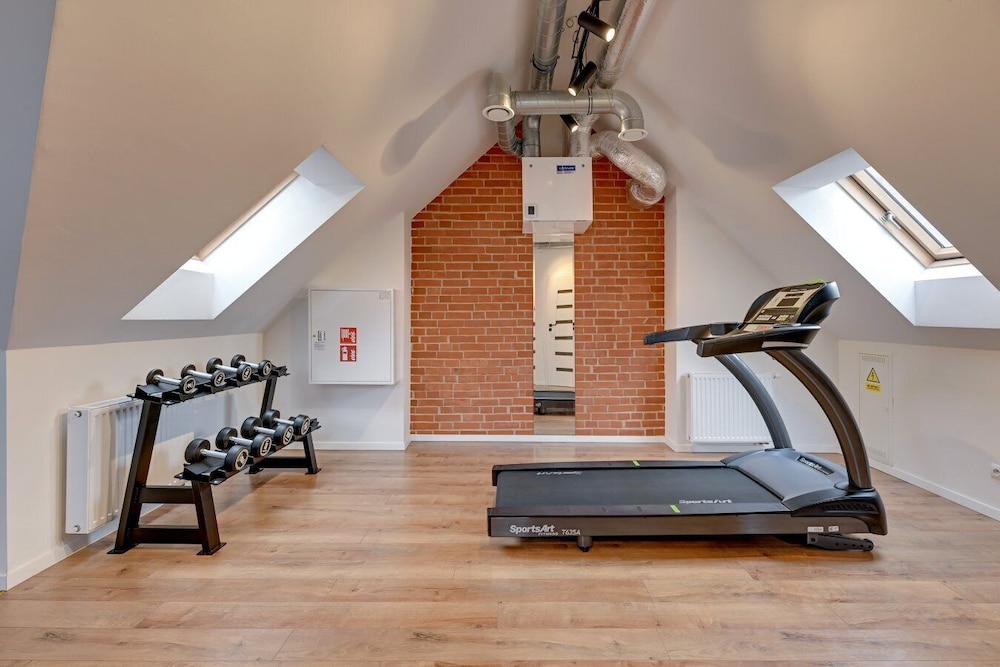 Waterlane Vintage Fitness & Parking by Downtown Apartments