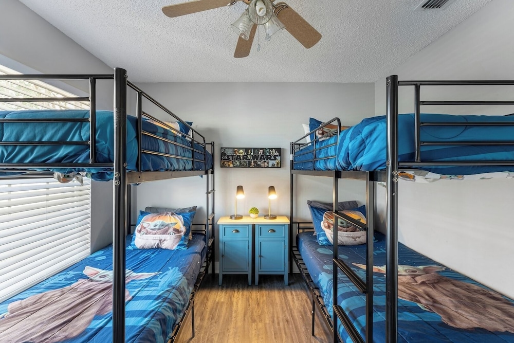 Heated Pool & Bathtub 4BR Near Disney
