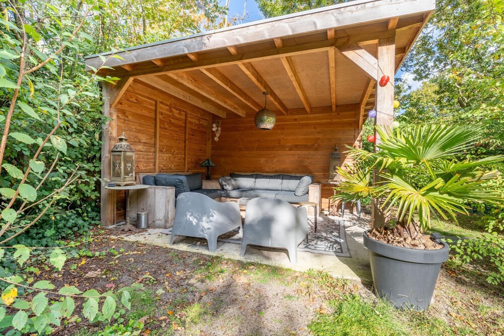 Tastefully Furnished Bungalow for 6 People With Lots of Privacy