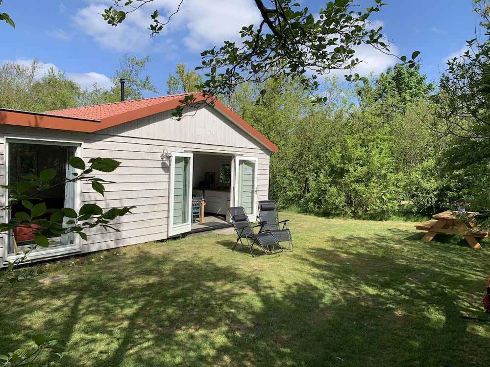 Renovated Bungalow With Garden for Families
