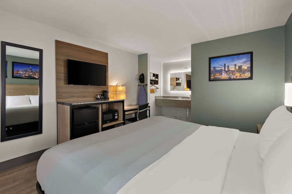 Monroe Vacations - Quality Inn - Property Image 45