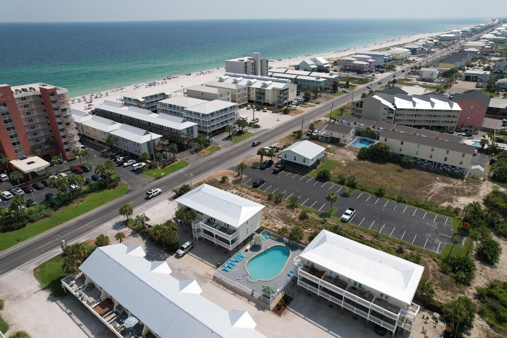 Moonraker 3 1 Bedroom Condo by RedAwning