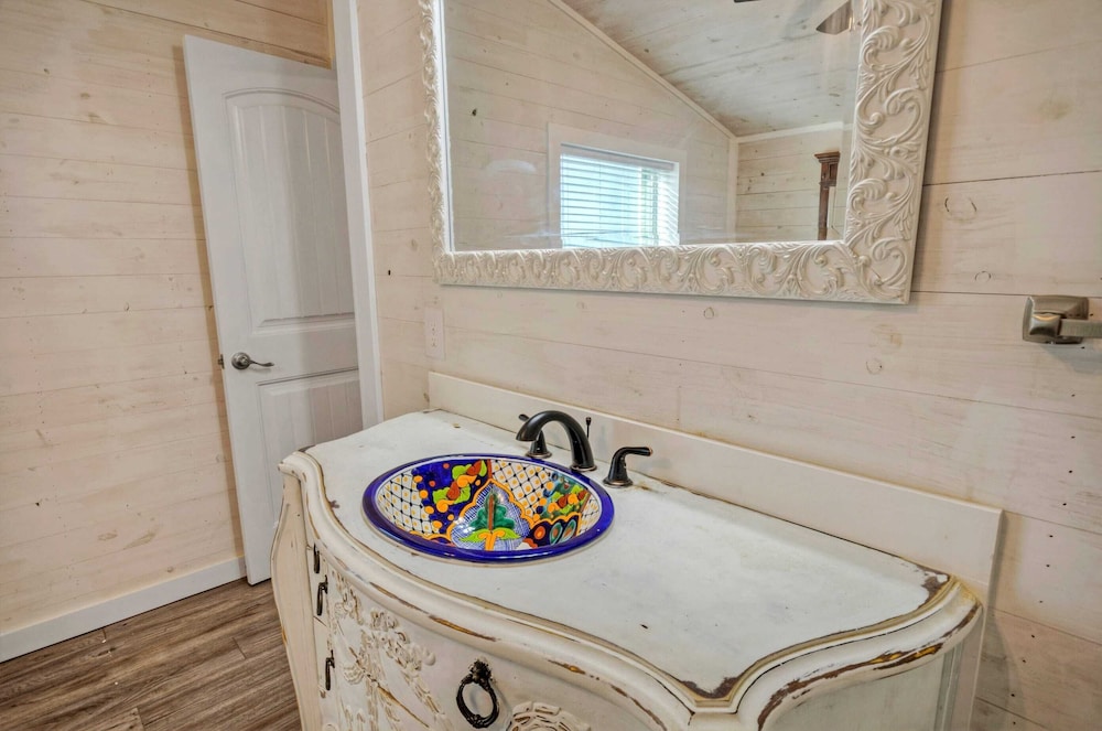 Private Pool, Yard, Deck, by the Nature Preserve! Tipsy Flipper by Avantstay