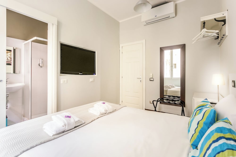 Nicole Suite