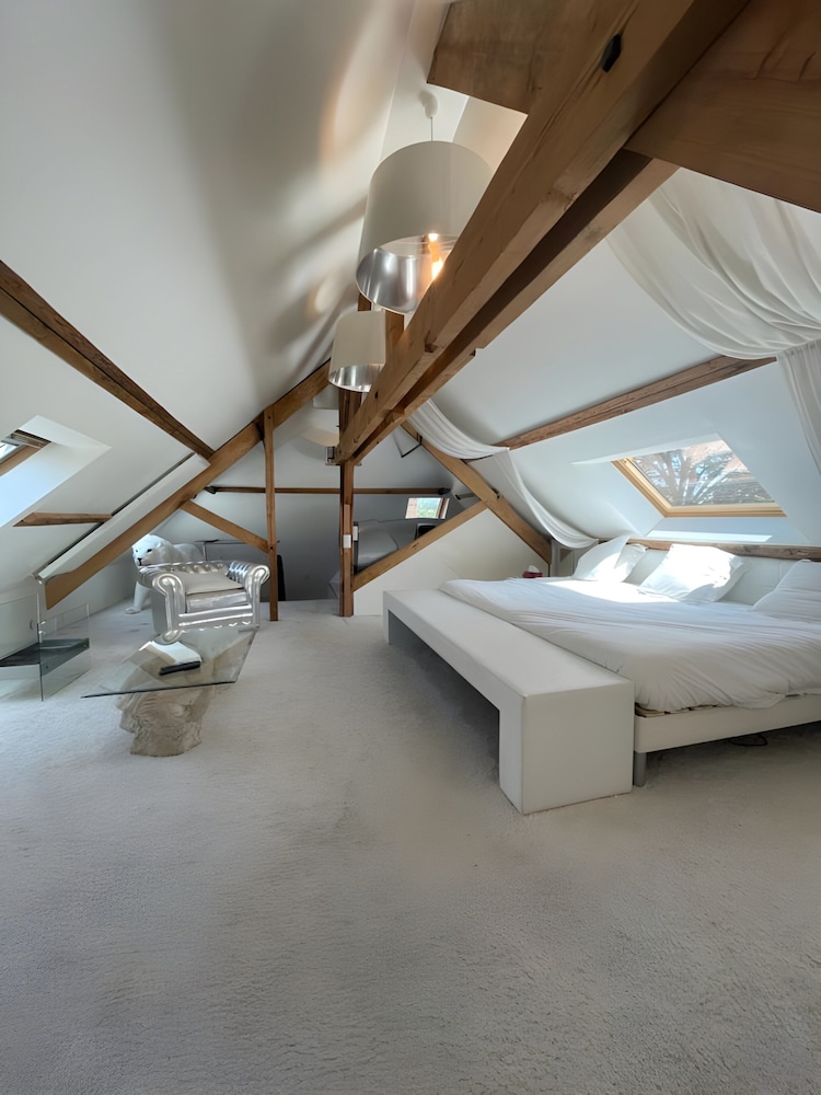 Estate in Saint-pavace Near Le Mans Circuit