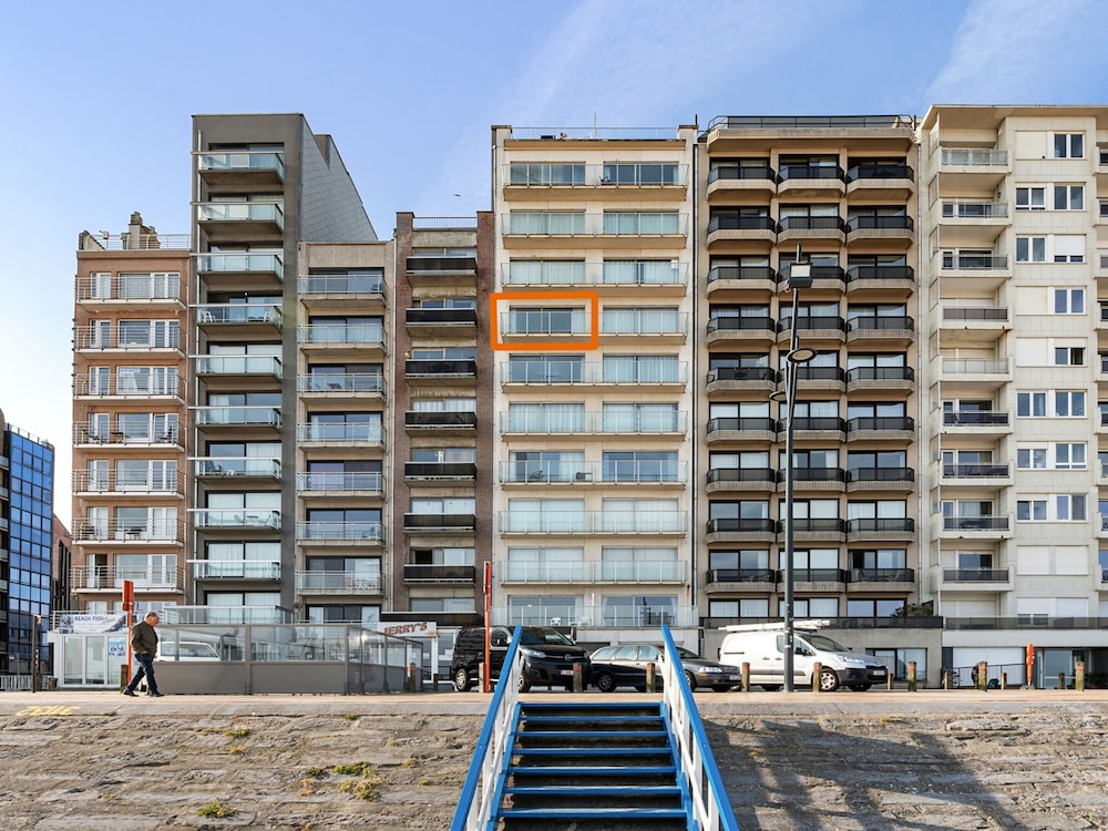 Apartment With Views and Terrace