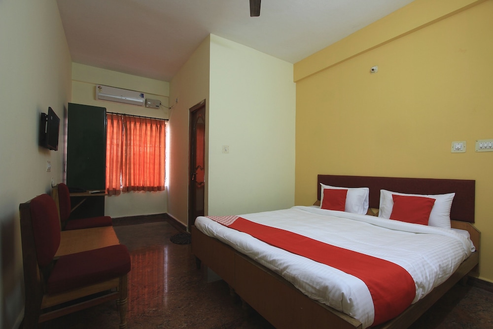 OYO 29159 Varsha Boarding And Lodging view 4