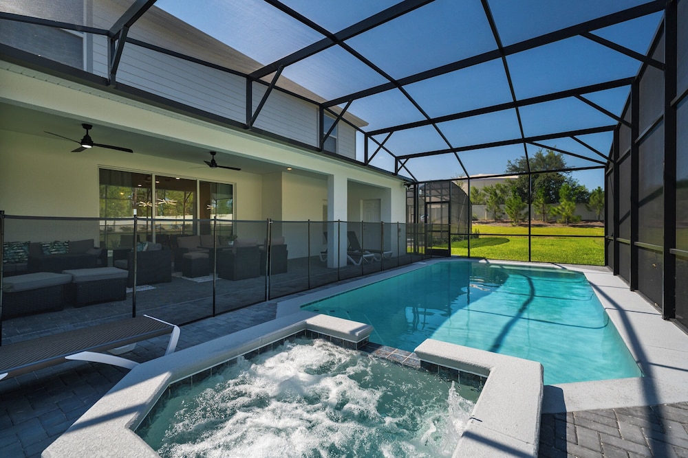 Spacious 9BR Villa Home Theater Pool