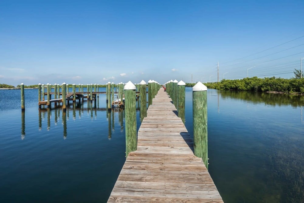 New Waterfront Home - Dreamside House