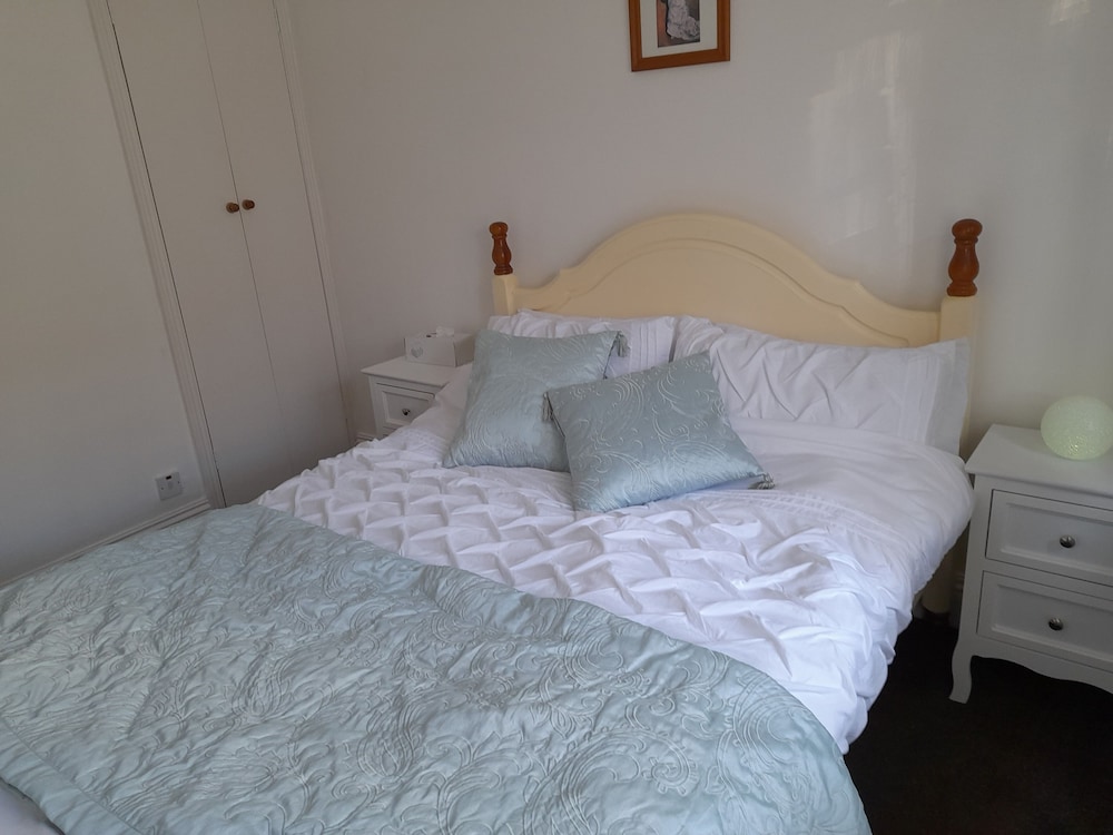 Cosy Apartment Close to Tunnels Beaches view 2
