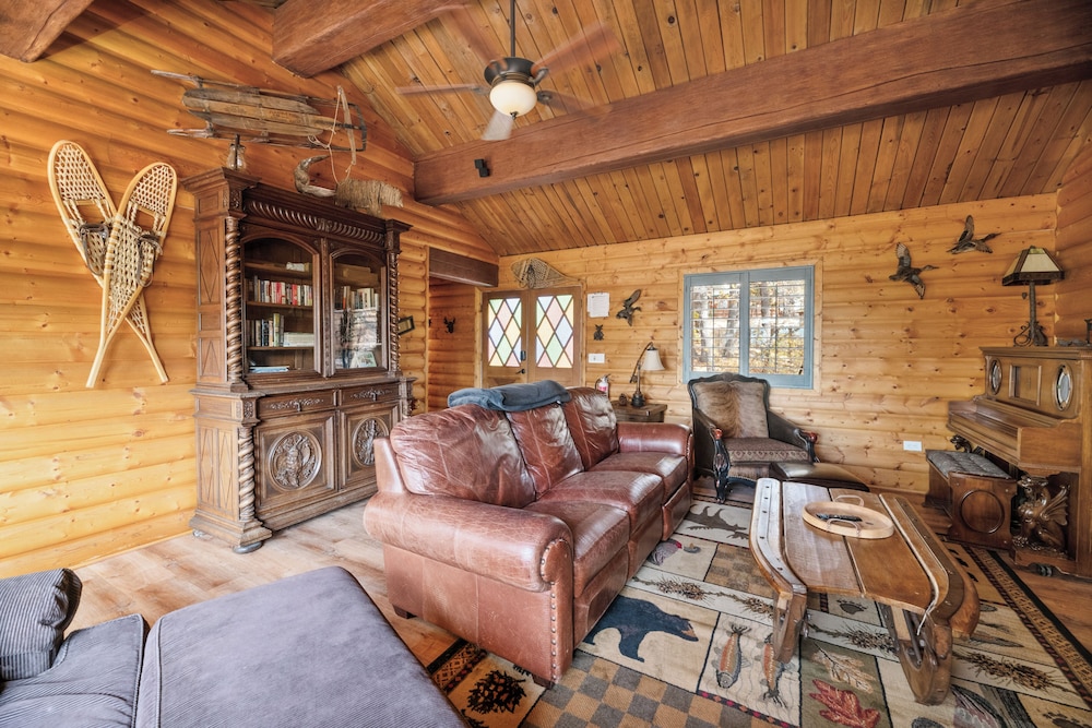 A Woodsy Mountain Retreat