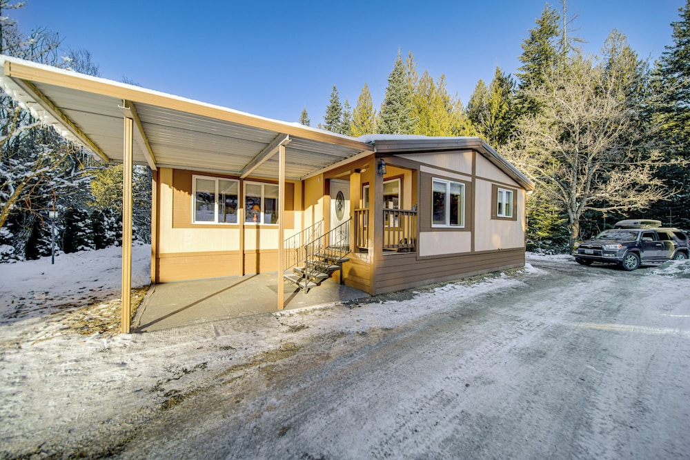 11 Acres of Adventure! Woodsy Mead Stay w/ Trails