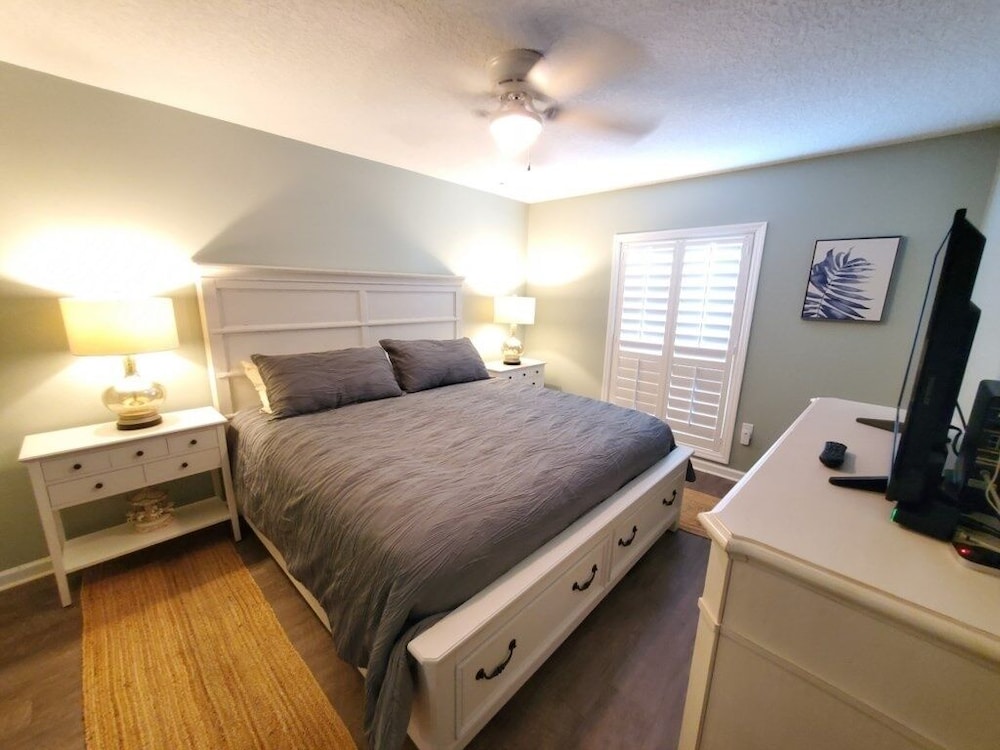 Quail Hollow B5-3d New 1 Bedroom Condo view 5