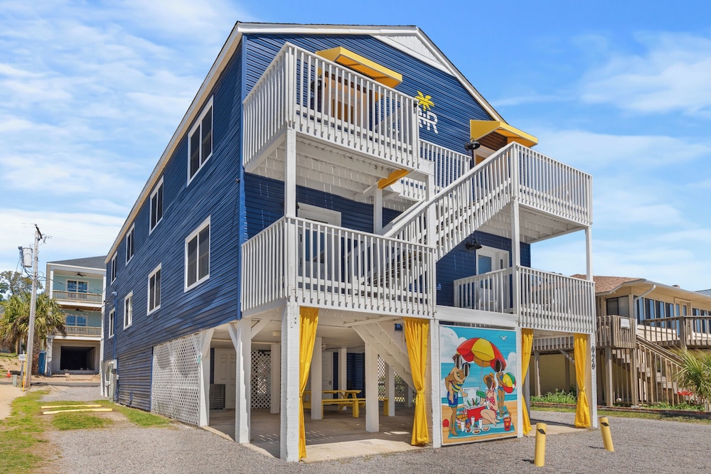 Beach Nest - R R Beach Club