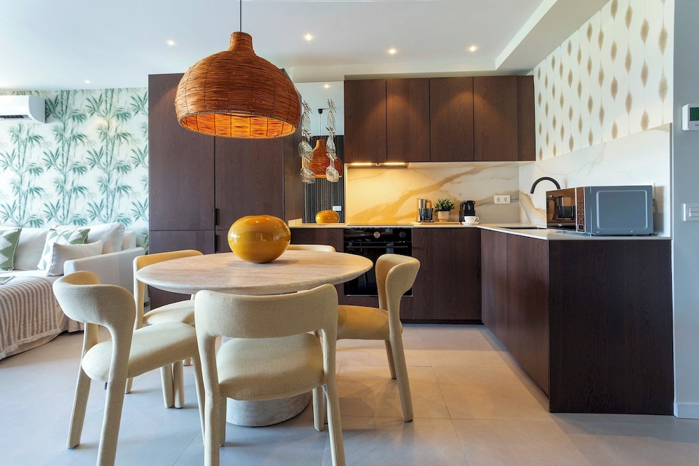 Amazing 3BD apt and Pool. Señorío de Aloha