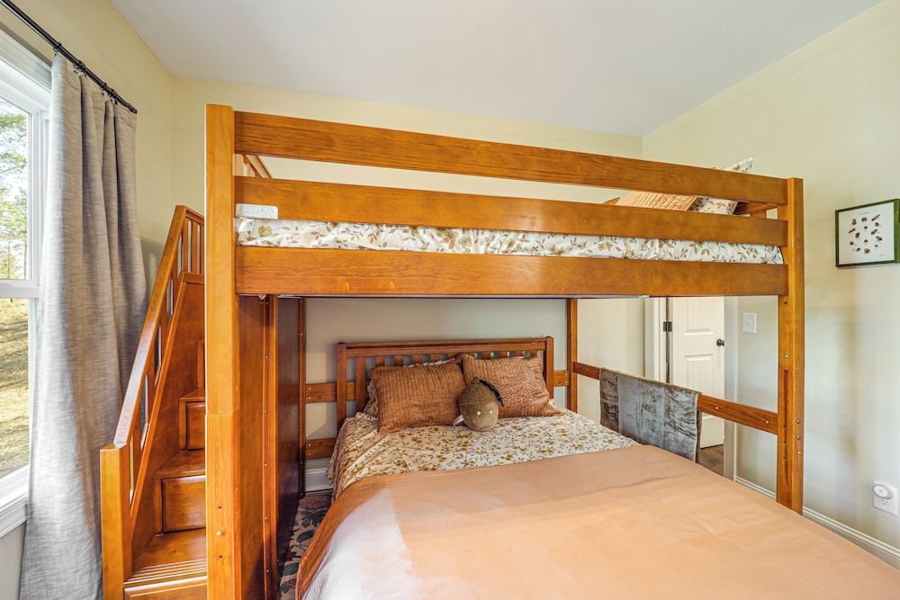 Gated Community w/ Perks: North Carolina Hideaway