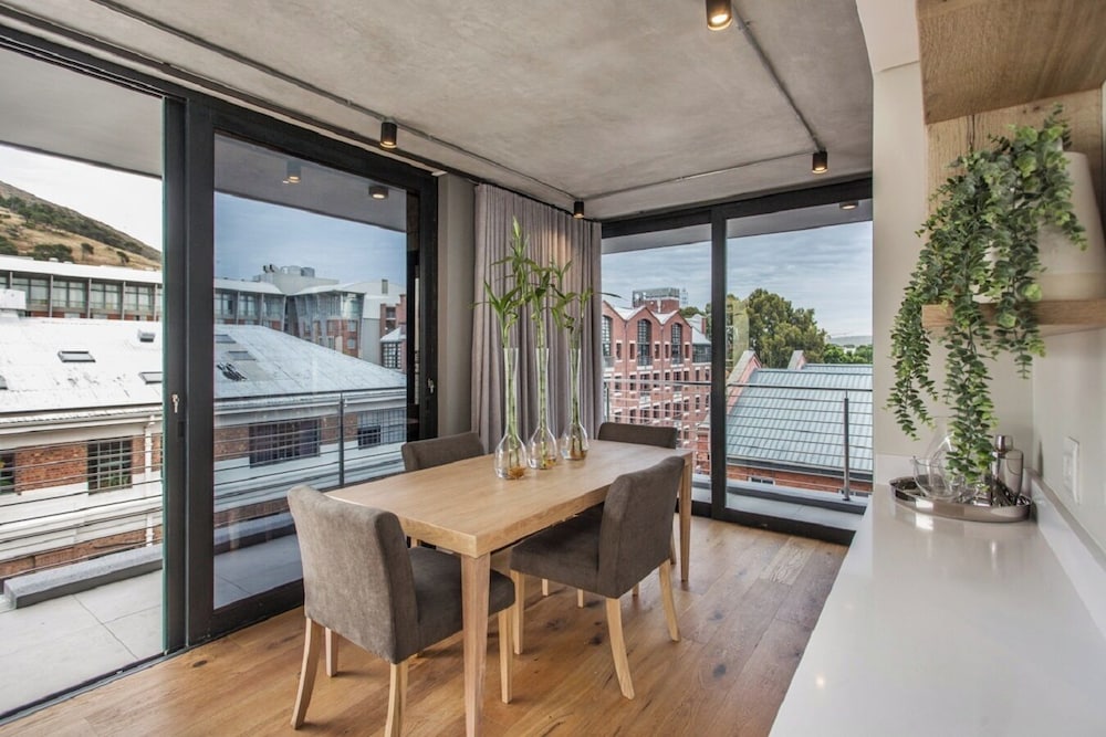 Docklands Deluxe Apartments by ITC Hospitality
