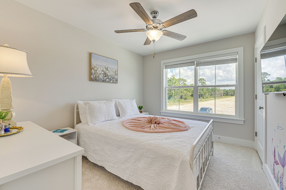 1 Mi to Sand & Surf: Townhome w/ Pool in Pcb!