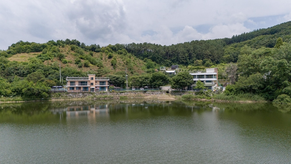 Yangpyeong Sky&lake pet Friendly Pension view 2