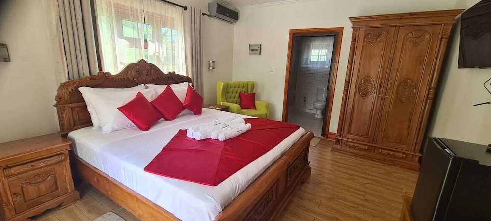 BENJAMINE'S GUEST HOUSE view 5