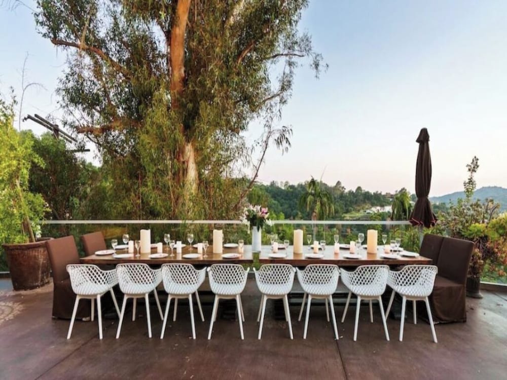 Zen Estate - Luxurious 5BR Beverly Hills Sanctuary With Pool & Canyon Views