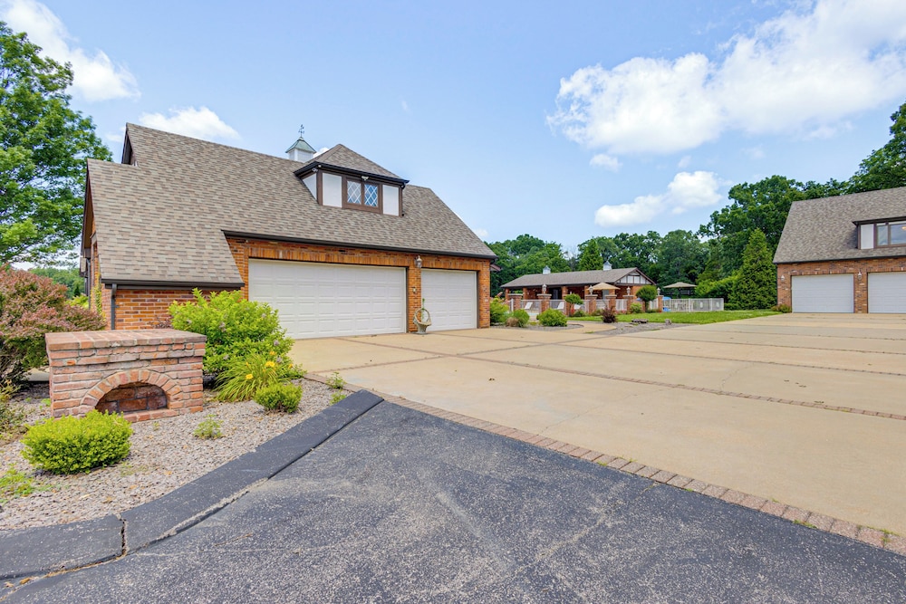 Pool, Lake & Patio: Sweeping De Soto Estate
