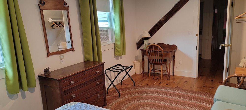 Hawks House Inn