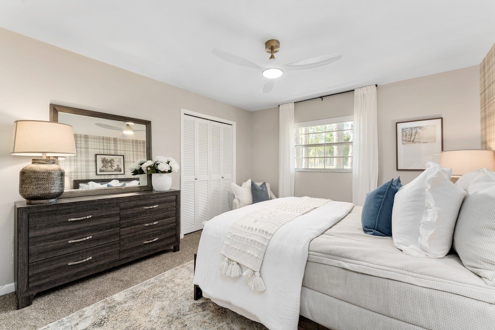 Designer Pet-friendly Retreat With Heated Pool 5 Bedroom Home