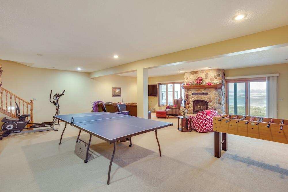 Hot Tub + Fireplace: Cozy Home on Howard Lake!