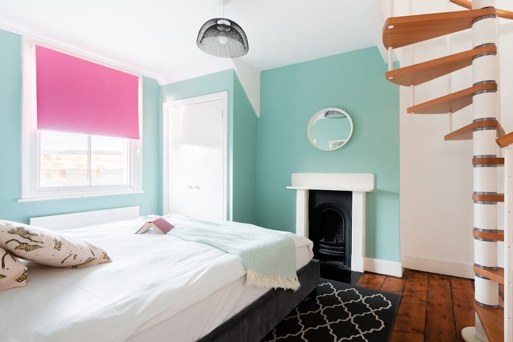 The Glasshouse Escape - 5BDR Victorian Jewel with Modern Twists in Jericho