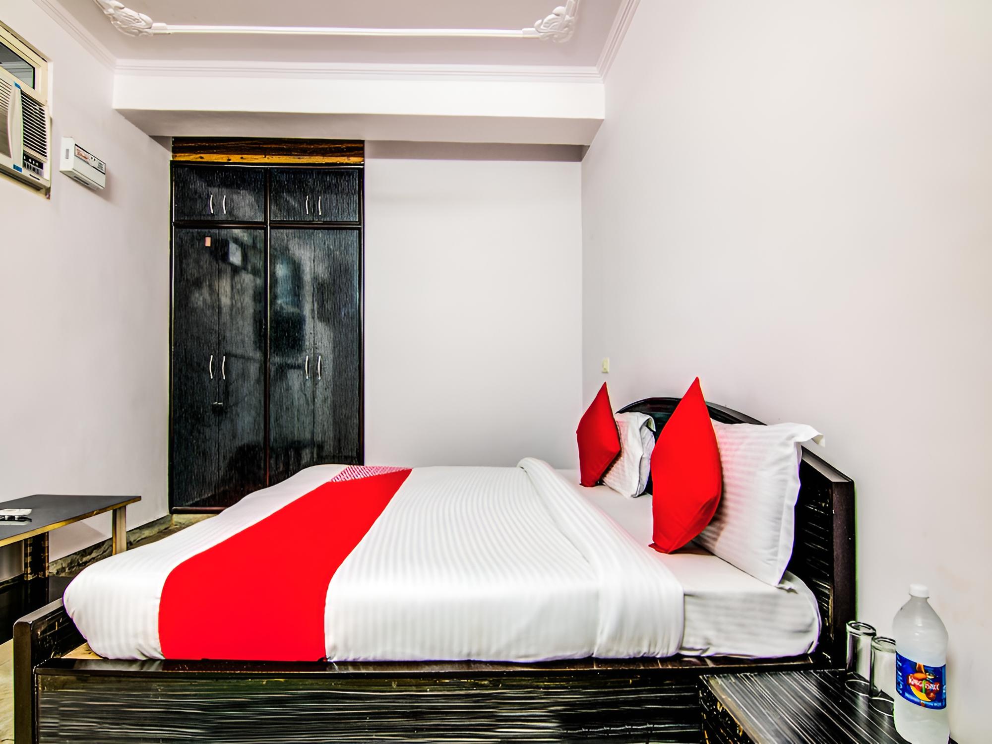 OYO 14066 hotel Govindi palace