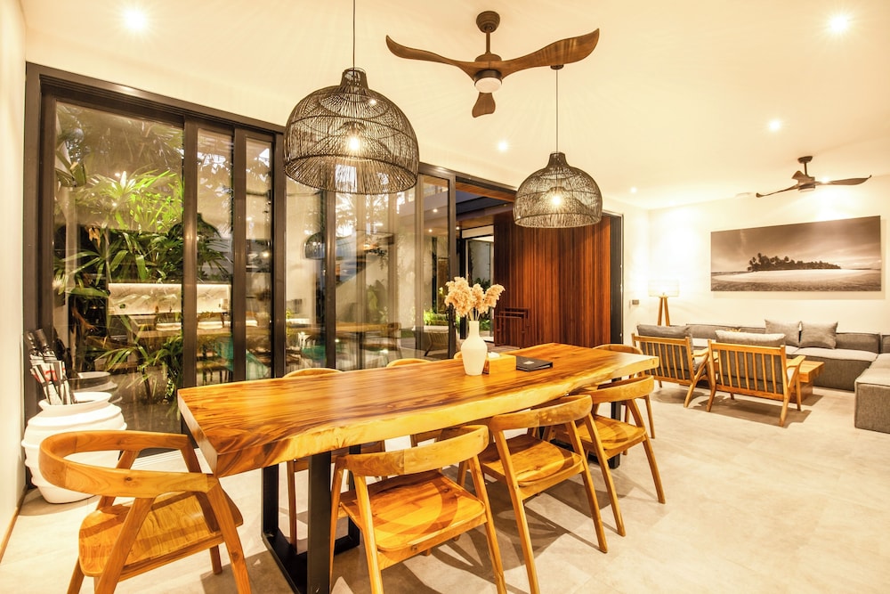 Seaside Escape: 4BR Villa, 190m to Canggu Beach