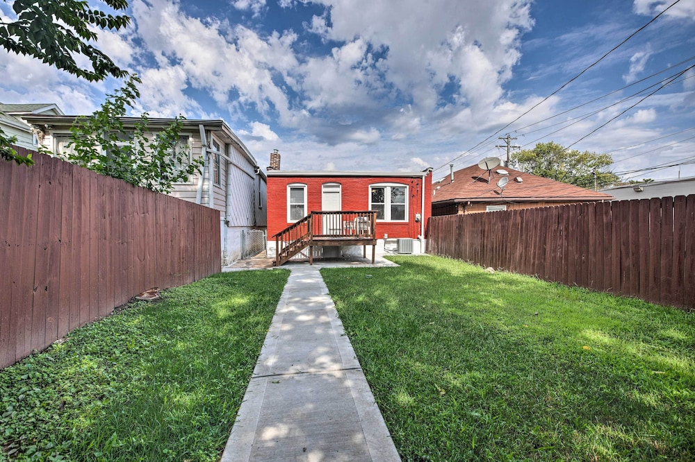 Family-friendly St Louis Home < 6 Mi to Dtwn! view 5