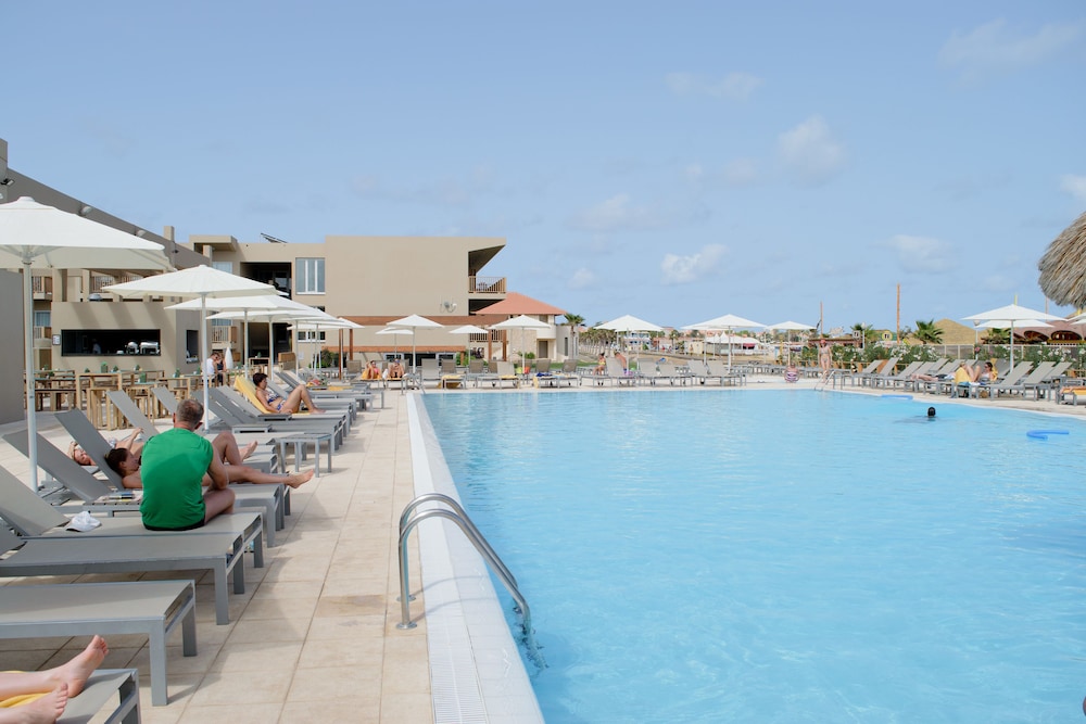Hotel Oasis Salinas Sea